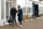 Amsterdam 30 januari 2022
Burgemeester Femke Halsema en haar man Robert Oey wandelend met hun hond in centrum van Amsterdam.