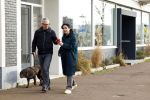 Amsterdam 30 januari 2022
Burgemeester Femke Halsema en haar man Robert Oey wandelend met hun hond in centrum van Amsterdam.