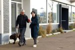 Amsterdam 30 januari 2022
Burgemeester Femke Halsema en haar man Robert Oey wandelend met hun hond in centrum van Amsterdam.