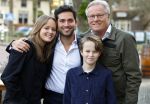 Laren 7 februari 2022
Fons de Poel en zijn kinderen  bij boekpresentatie van Willibrord Frequin in het bonte paard. Fons heeft het boek geschreven.