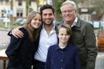 Laren 7 februari 2022
Fons de Poel en zijn kinderen  bij boekpresentatie van Willibrord Frequin in het bonte paard. Fons heeft het boek geschreven.
