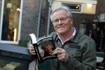 Laren 7 februari 2022
Fons de Poel en zijn kinderen  bij boekpresentatie van Willibrord Frequin in het bonte paard. Fons heeft het boek geschreven.