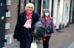 Amsterdam 19 januari 2022
Cabaretiers Bert Visscher en Jochem Myer tijdens de landelijke protestactie Kapsalon Theater in de Kleine Komedie. De cultuursector komt in actie tegen de coronamaatregelen. Tientallen theaters in heel Nederland  zijn omgebouwd tot een kapsalon. Freek de Jonge kwam met zijn vrouw