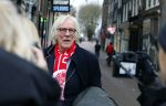 Amsterdam 19 januari 2022
Cabaretiers Bert Visscher en Jochem Myer tijdens de landelijke protestactie Kapsalon Theater in de Kleine Komedie. De cultuursector komt in actie tegen de coronamaatregelen. Tientallen theaters in heel Nederland  zijn omgebouwd tot een kapsalon. Freek de Jonge kwam met zijn vrouw