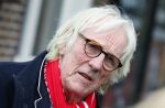 Amsterdam 19 januari 2022
Cabaretiers Bert Visscher en Jochem Myer tijdens de landelijke protestactie Kapsalon Theater in de Kleine Komedie. De cultuursector komt in actie tegen de coronamaatregelen. Tientallen theaters in heel Nederland  zijn omgebouwd tot een kapsalon. Freek de Jonge kwam met zijn vrouw
