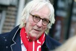 Amsterdam 19 januari 2022
Cabaretiers Bert Visscher en Jochem Myer tijdens de landelijke protestactie Kapsalon Theater in de Kleine Komedie. De cultuursector komt in actie tegen de coronamaatregelen. Tientallen theaters in heel Nederland  zijn omgebouwd tot een kapsalon. Freek de Jonge kwam met zijn vrouw
