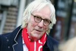 Amsterdam 19 januari 2022
Cabaretiers Bert Visscher en Jochem Myer tijdens de landelijke protestactie Kapsalon Theater in de Kleine Komedie. De cultuursector komt in actie tegen de coronamaatregelen. Tientallen theaters in heel Nederland  zijn omgebouwd tot een kapsalon. Freek de Jonge kwam met zijn vrouw
