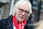 Amsterdam 19 januari 2022
Cabaretiers Bert Visscher en Jochem Myer tijdens de landelijke protestactie Kapsalon Theater in de Kleine Komedie. De cultuursector komt in actie tegen de coronamaatregelen. Tientallen theaters in heel Nederland  zijn omgebouwd tot een kapsalon. Freek de Jonge kwam met zijn vrouw