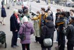 Amsterdam 19 januari 2022
Cabaretiers Bert Visscher en Jochem Myer tijdens de landelijke protestactie Kapsalon Theater in de Kleine Komedie. De cultuursector komt in actie tegen de coronamaatregelen. Tientallen theaters in heel Nederland  zijn omgebouwd tot een kapsalon. Freek de Jonge kwam met zijn vrouw
