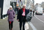 Amsterdam 19 januari 2022
Cabaretiers Bert Visscher en Jochem Myer tijdens de landelijke protestactie Kapsalon Theater in de Kleine Komedie. De cultuursector komt in actie tegen de coronamaatregelen. Tientallen theaters in heel Nederland  zijn omgebouwd tot een kapsalon. Freek de Jonge kwam met zijn vrouw