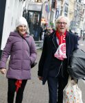 Amsterdam 19 januari 2022
Cabaretiers Bert Visscher en Jochem Myer tijdens de landelijke protestactie Kapsalon Theater in de Kleine Komedie. De cultuursector komt in actie tegen de coronamaatregelen. Tientallen theaters in heel Nederland  zijn omgebouwd tot een kapsalon. Freek de Jonge kwam met zijn vrouw