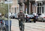 Amsterdam 17 januari 2022
Gijs Scholten v Aschat op de fiets in Amsterdam zuid