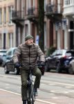 Amsterdam 17 januari 2022
Gijs Scholten v Aschat op de fiets in Amsterdam zuid