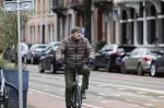 Amsterdam 17 januari 2022
Gijs Scholten v Aschat op de fiets in Amsterdam zuid