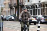 Amsterdam 17 januari 2022
Gijs Scholten v Aschat op de fiets in Amsterdam zuid