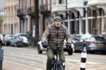 Amsterdam 17 januari 2022
Gijs Scholten v Aschat op de fiets in Amsterdam zuid