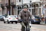 Amsterdam 17 januari 2022
Gijs Scholten v Aschat op de fiets in Amsterdam zuid