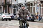 Amsterdam 17 januari 2022
Gijs Scholten v Aschat op de fiets in Amsterdam zuid