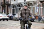Amsterdam 17 januari 2022
Gijs Scholten v Aschat op de fiets in Amsterdam zuid