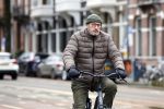 Amsterdam 17 januari 2022
Gijs Scholten v Aschat op de fiets in Amsterdam zuid