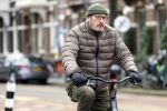 Amsterdam 17 januari 2022
Gijs Scholten v Aschat op de fiets in Amsterdam zuid