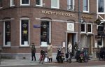 Amsterdam 15 januari 2022
Gordon heeft zijn restaurant Blushing en the burger Room geopend ondanks het verbod vanwege corona.