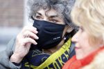 Amsterdam 19 januari 2022
Cabaretiers Bert Visscher en Jochem Myer tijdens de landelijke protestactie Kapsalon Theater in de Kleine Komedie. De cultuursector komt in actie tegen de coronamaatregelen. Tientallen theaters in heel Nederland  zijn omgebouwd tot een kapsalon. Hanneke Groenteman