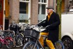 Amsterdam 12 januari 2022
Hans Dagelet op de fiets in Amsterdam zuid.