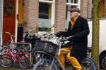 Amsterdam 12 januari 2022
Hans Dagelet op de fiets in Amsterdam zuid.