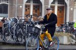 Amsterdam 12 januari 2022
Hans Dagelet op de fiets in Amsterdam zuid.