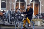 Amsterdam 12 januari 2022
Hans Dagelet op de fiets in Amsterdam zuid.