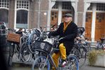 Amsterdam 12 januari 2022
Hans Dagelet op de fiets in Amsterdam zuid.