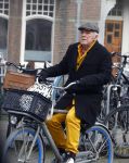 Amsterdam 12 januari 2022
Hans Dagelet op de fiets in Amsterdam zuid.
