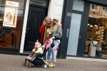 Amsterdam 28 januari 2022
Iris Zeilstra met haar moedr en dochter iop de pc hooftstraat.