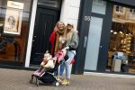 Amsterdam 28 januari 2022
Iris Zeilstra met haar moedr en dochter iop de pc hooftstraat.