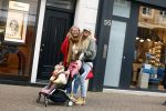 Amsterdam 28 januari 2022
Iris Zeilstra met haar moedr en dochter iop de pc hooftstraat.
