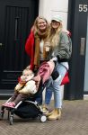 Amsterdam 28 januari 2022
Iris Zeilstra met haar moedr en dochter iop de pc hooftstraat.