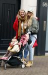 Amsterdam 28 januari 2022
Iris Zeilstra met haar moedr en dochter iop de pc hooftstraat.