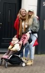 Amsterdam 28 januari 2022
Iris Zeilstra met haar moedr en dochter iop de pc hooftstraat.