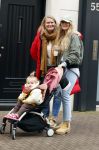 Amsterdam 28 januari 2022
Iris Zeilstra met haar moedr en dochter iop de pc hooftstraat.