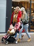 Amsterdam 28 januari 2022
Iris Zeilstra met haar moedr en dochter iop de pc hooftstraat.
