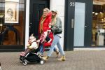 Amsterdam 28 januari 2022
Iris Zeilstra met haar moedr en dochter iop de pc hooftstraat.