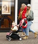 Amsterdam 28 januari 2022
Iris Zeilstra met haar moedr en dochter iop de pc hooftstraat.
