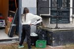 Amsterdam 18 januari 2022
Lil Kleine en jaimie Vaes verhuizen terug naar hun oude huis wat door een overstroming maanden lang onbewoonbaar was.