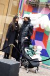 Amsterdam 27 januari 2022
Jaimie Vaes met zoontje en Koen Kardashian op de pc hooftstraat.