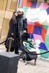 Amsterdam 27 januari 2022
Jaimie Vaes met zoontje en Koen Kardashian op de pc hooftstraat.