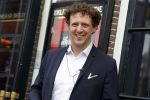 Amsterdam 19 januari 2022
Cabaretiers Bert Visscher en Jochem Myer tijdens de landelijke protestactie Kapsalon Theater in de Kleine Komedie. De cultuursector komt in actie tegen de coronamaatregelen. Tientallen theaters in heel Nederland  zijn omgebouwd tot een kapsalon.