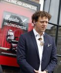 Amsterdam 19 januari 2022
Cabaretiers Bert Visscher en Jochem Myer tijdens de landelijke protestactie Kapsalon Theater in de Kleine Komedie. De cultuursector komt in actie tegen de coronamaatregelen. Tientallen theaters in heel Nederland  zijn omgebouwd tot een kapsalon.