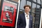 Amsterdam 19 januari 2022
Cabaretiers Bert Visscher en Jochem Myer tijdens de landelijke protestactie Kapsalon Theater in de Kleine Komedie. De cultuursector komt in actie tegen de coronamaatregelen. Tientallen theaters in heel Nederland  zijn omgebouwd tot een kapsalon.