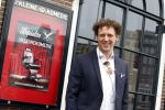 Amsterdam 19 januari 2022
Cabaretiers Bert Visscher en Jochem Myer tijdens de landelijke protestactie Kapsalon Theater in de Kleine Komedie. De cultuursector komt in actie tegen de coronamaatregelen. Tientallen theaters in heel Nederland  zijn omgebouwd tot een kapsalon.